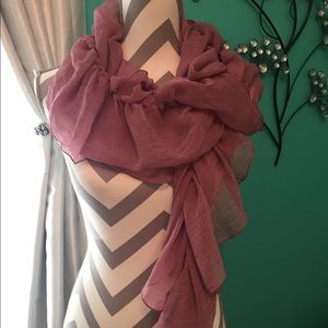 Maurice's scarf